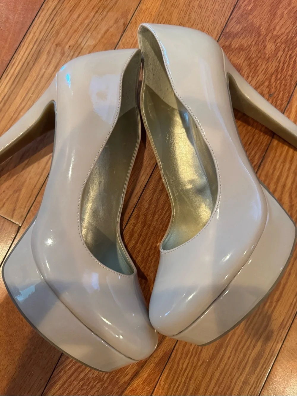 G by GUESS Winna Nude Patent Platform Heels Pumps | Size 6 Like New